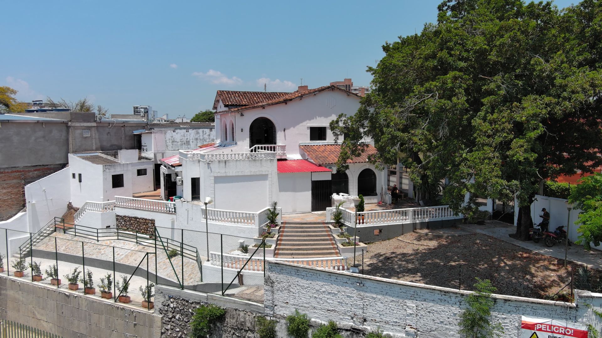 Casa en venta Huila Neiva Altico 300 m2 Habitaciones 6 Baños 6 Garajes 5 Precio $2500000000