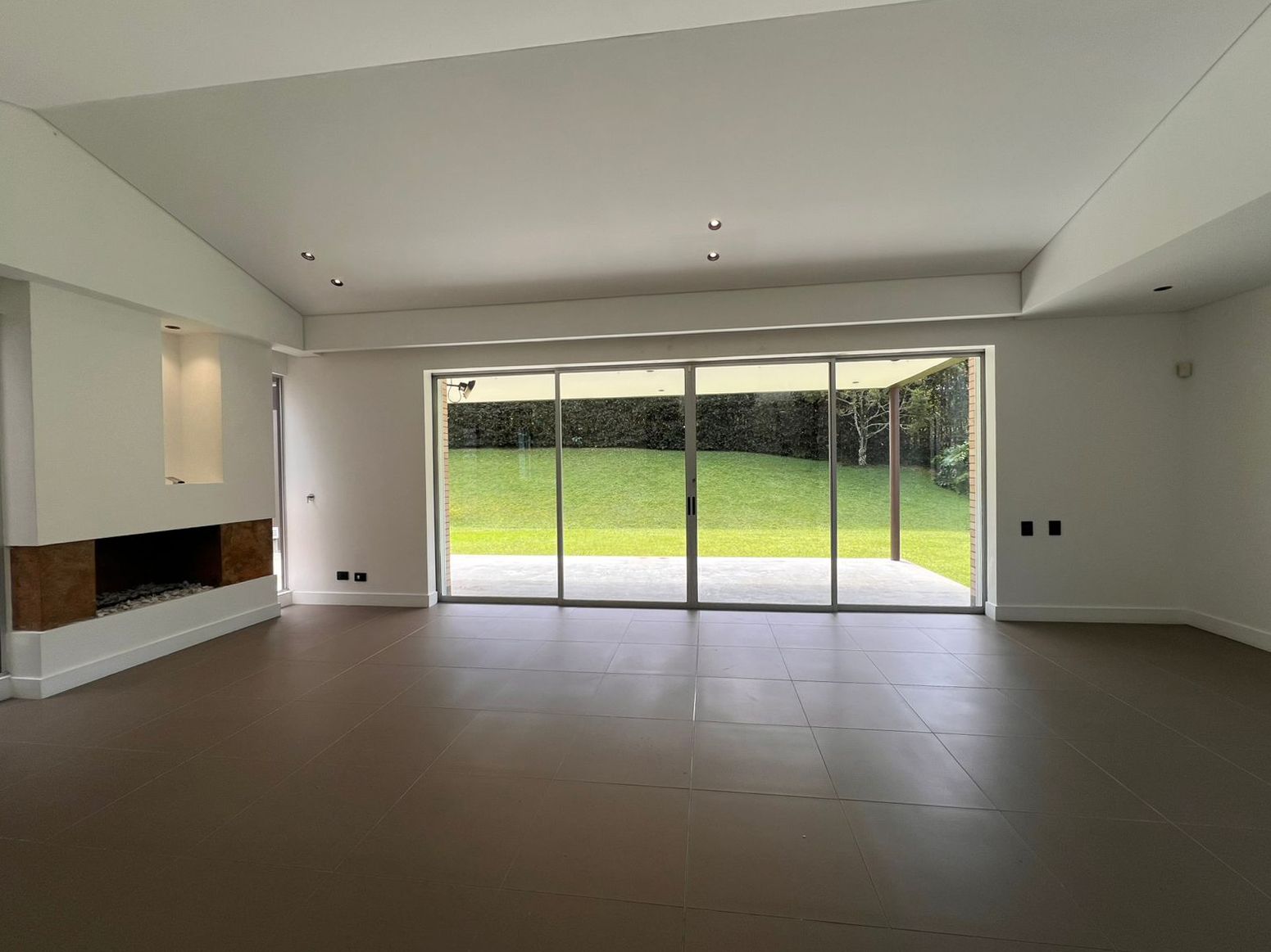 Casa en arriendo Antioquia Envigado La Mesa 340 m2 Habitaciones 3 Baños 4 Garajes 2 Precio $20600000