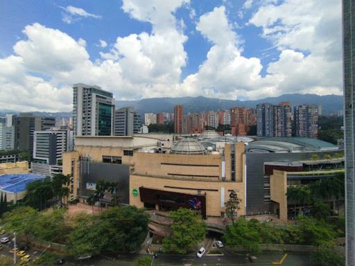 Apartaestudio en arriendo Antioquia Medellín La Aguacatala 50 m2 Habitaciones 1 Baños 2 Garajes 0 Precio $5000000