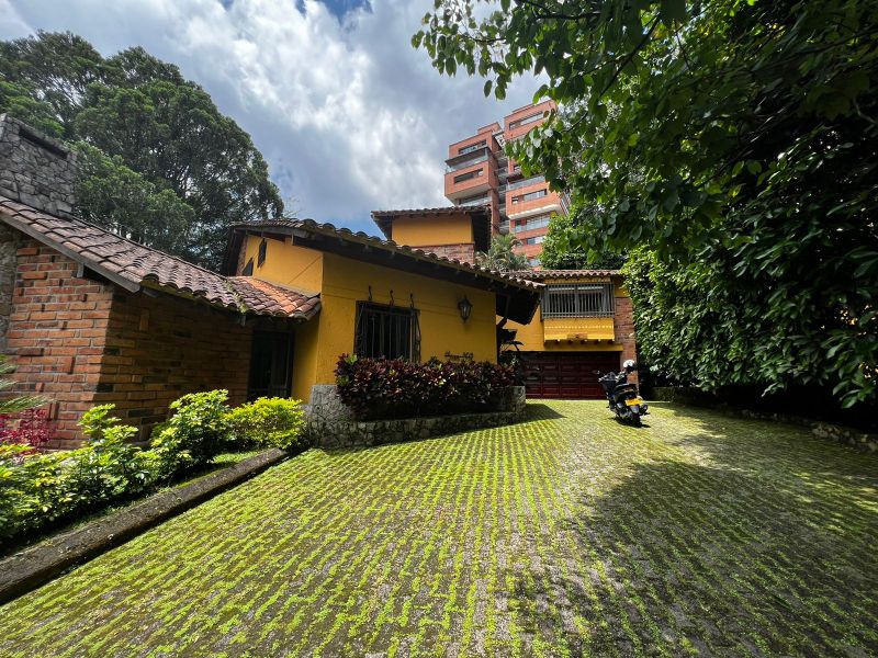 Apartamento en venta Antioquia Envigado El Chinguí 471 m2 Habitaciones 3 Baños 4 Garajes 7 Precio $2900000000