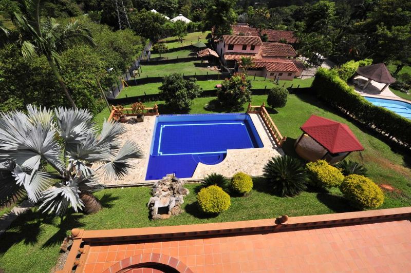 Finca en venta Antioquia Girardota Centro 6968 m2 Habitaciones 6 Baños 6 Garajes 0 Precio $3200000000