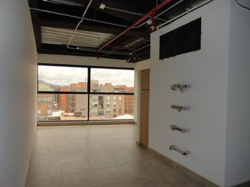Oficina en arriendo Cundinamarca Bogotá Santa Barbara Occidental 40 m2 Habitaciones 0 Baños 1 Garajes 2 Precio $3199000