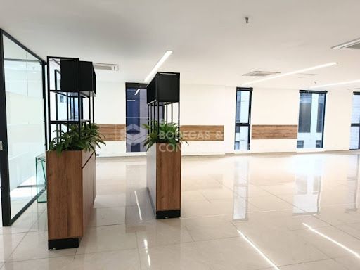 Oficina en arriendo Antioquia Medellín La Candelaria 150 m2 Habitaciones 0 Baños 3 Garajes 2 Precio $12000000