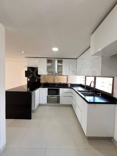 Apartamento en arriendo Antioquia Medellín La Florida 140 m2 Habitaciones 3 Baños 3 Garajes 2 Precio $7300000