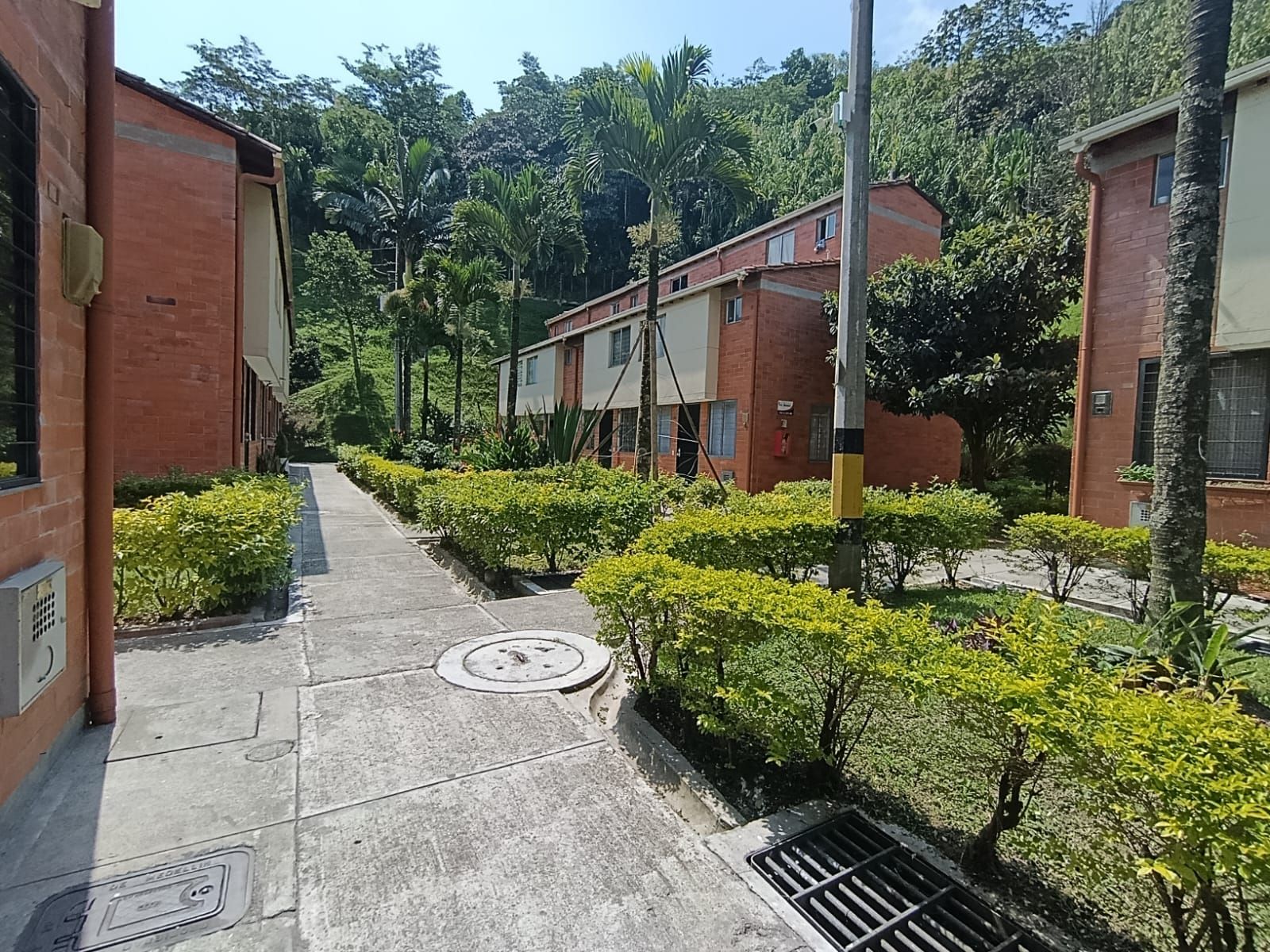 Casa en arriendo Antioquia Medellín Loma De Los Bernal 100 m2 Habitaciones 3 Baños 3 Garajes 0 Precio $3350000