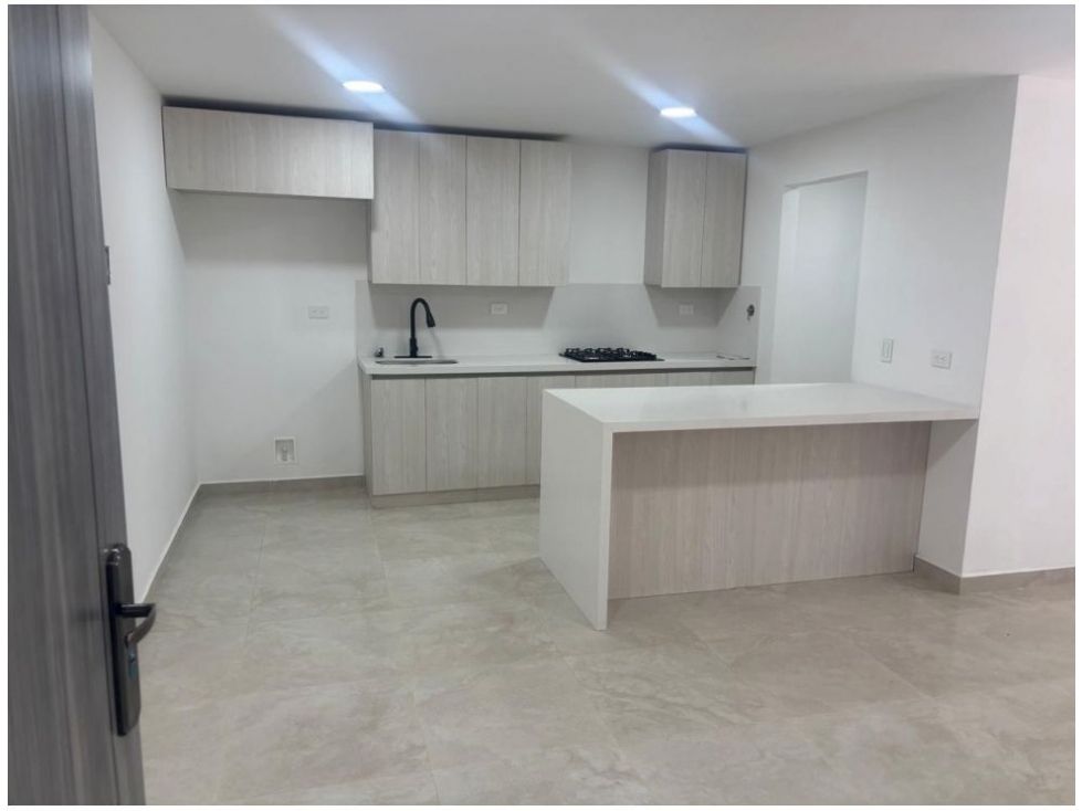 Apartaestudio en venta Antioquia Medellín La Castellana 135 m2 Habitaciones 3 Baños 2 Garajes 1 Precio $899000000