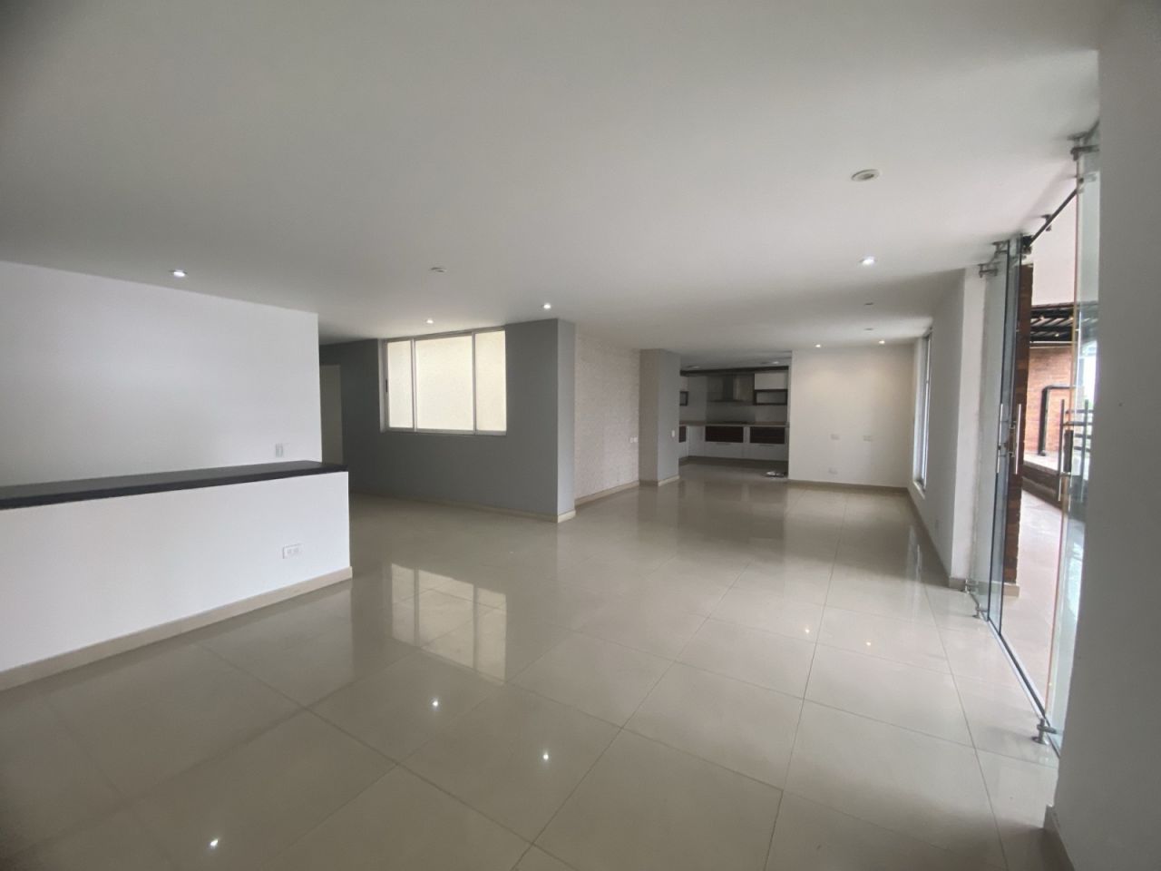Apartamento en venta Valle Del Cauca Cali El Peñón 300 m2 Habitaciones 4 Baños 5 Garajes 2 Precio $1000000000