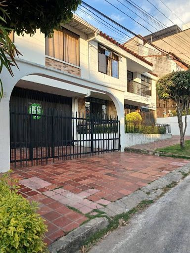 Casa en arriendo Santander Bucaramanga Villa Claudia 220 m2 Habitaciones 4 Baños 4 Garajes 1 Precio $3500000