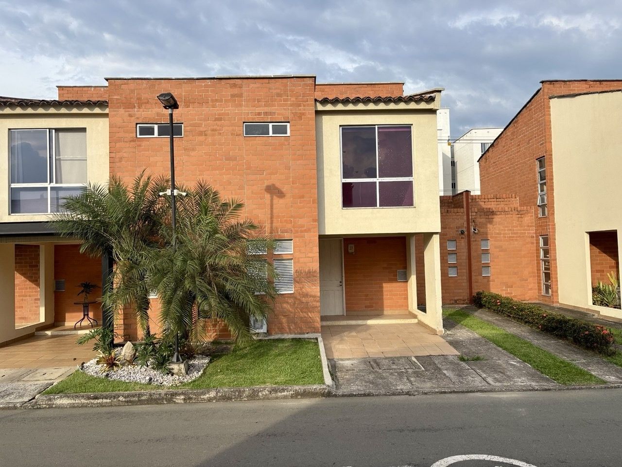 Casa en venta Valle Del Cauca Jamundí Cr Country Plaza Ii 150 m2 Habitaciones 4 Baños 4 Garajes 3 Precio $420000000
