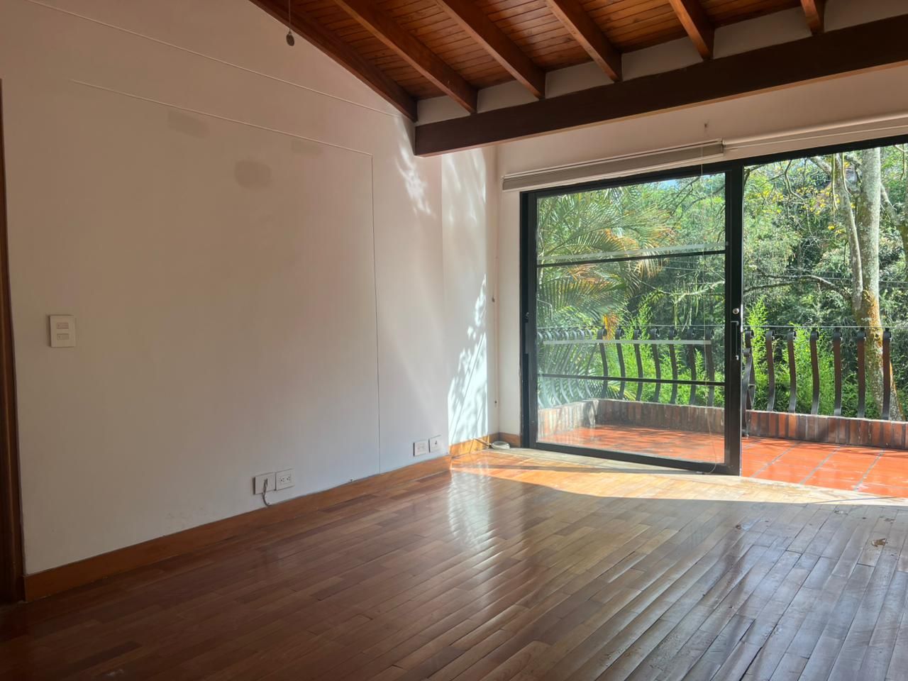 Casa en venta Antioquia Envigado La Abadia 370 m2 Habitaciones 3 Baños 4 Garajes 4 Precio $1660000000