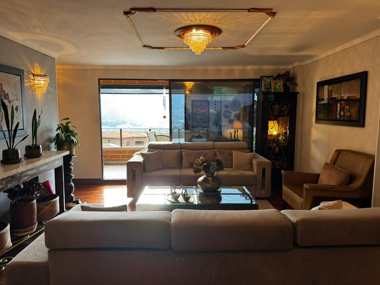 Apartamento en venta Antioquia Medellín Castropol 224 m2 Habitaciones 3 Baños 4 Garajes 3 Precio $1570000000