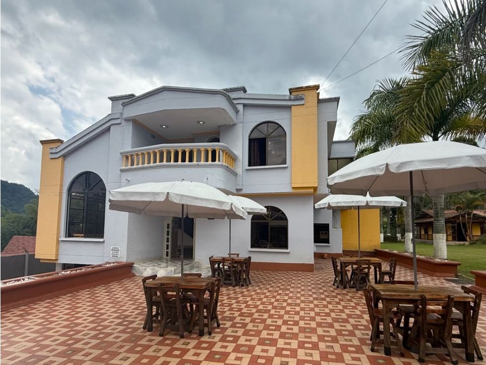 Finca en venta Risaralda Pereira Pereira 2000 m2 Habitaciones 9 Baños 9 Garajes 10 Precio $2590000000