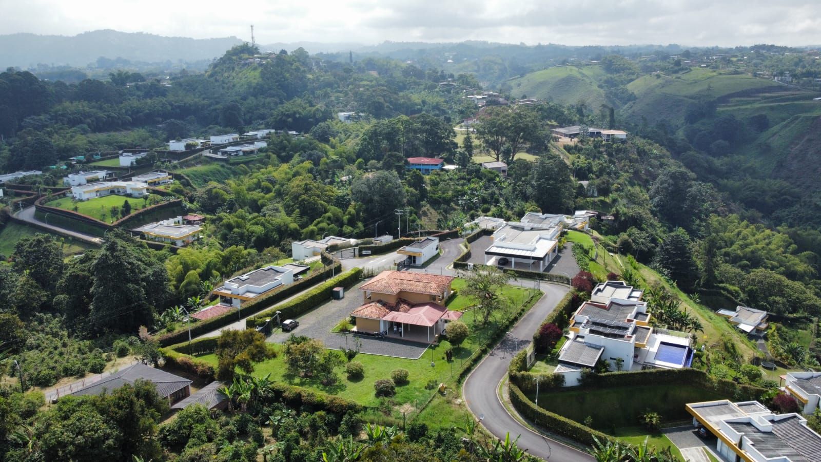 Casa Campestre en venta Risaralda Pereira Jardin De Velez Y Velez 400 m2 Habitaciones 6 Baños 5 Garajes 3 Precio $1950000000