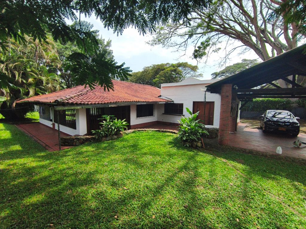 Finca en arriendo Valle Del Cauca Cali Parcelaciones Pance 284 m2 Habitaciones 3 Baños 3 Garajes 4 Precio $10000000