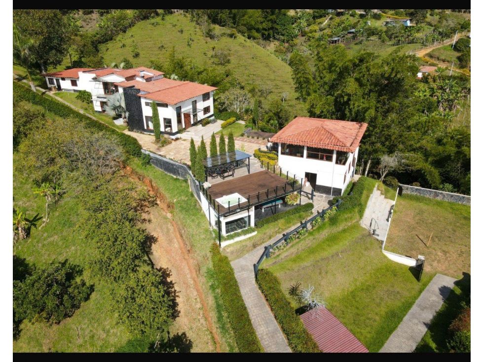 Finca en venta Antioquia Peñol Peñol 800 m2 Habitaciones 8 Baños 5 Garajes 8 Precio $1550000000