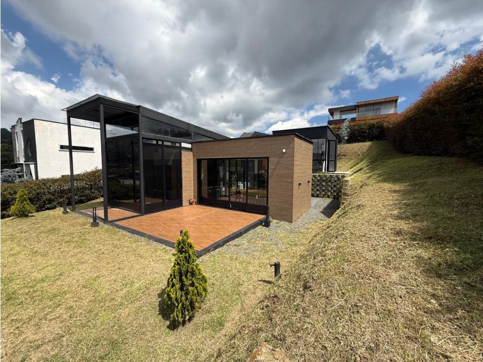 Casa en venta Antioquia Envigado La Mesa 248 m2 Habitaciones 3 Baños 4 Garajes 4 Precio $2500000000