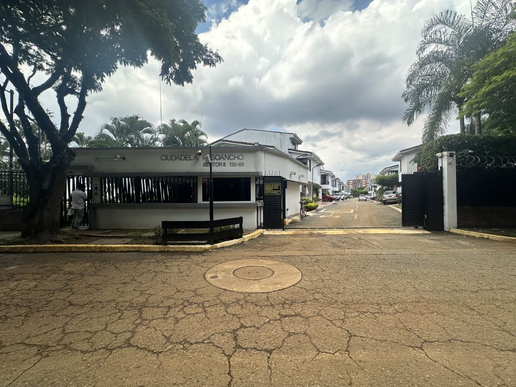 Casa en venta Valle Del Cauca Cali Ciudadela Pasoancho 180 m2 Habitaciones 4 Baños 4 Garajes 1 Precio $690000000