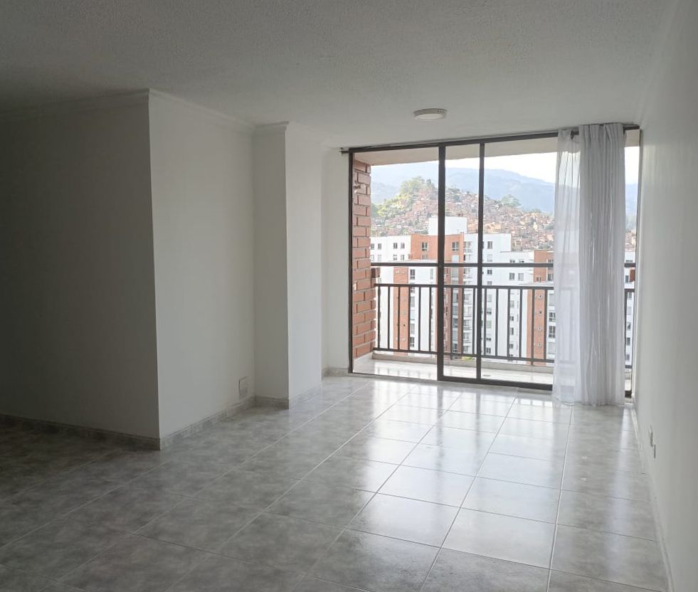 Apartamento en arriendo Antioquia Medellín Loma De Los Bernal 75 m2 Habitaciones 3 Baños 2 Garajes 1 Precio $3250000