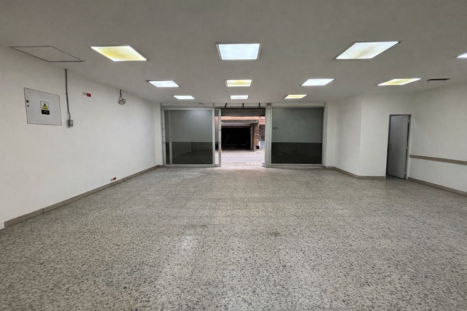 Local Comercial en arriendo Antioquia Medellín Villanueva 210 m2 Habitaciones 0 Baños 2 Garajes 0 Precio $11000000