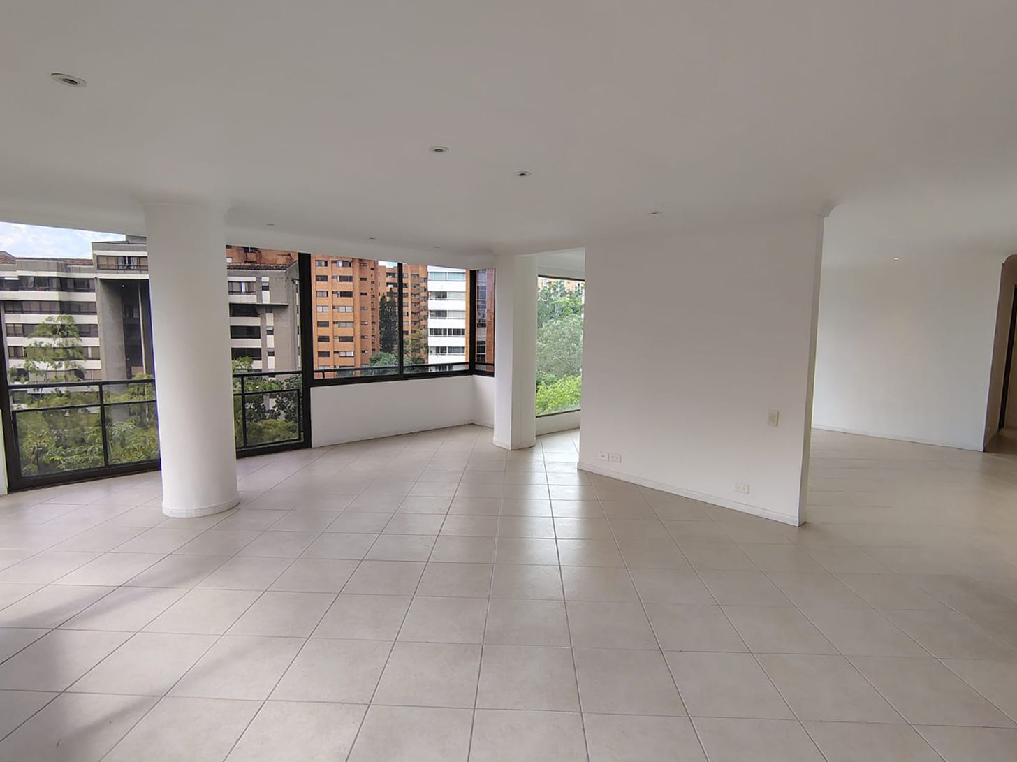 Apartamento en arriendo Antioquia Medellín Los Balsos No 2 175 m2 Habitaciones 3 Baños 3 Garajes 2 Precio $7550000