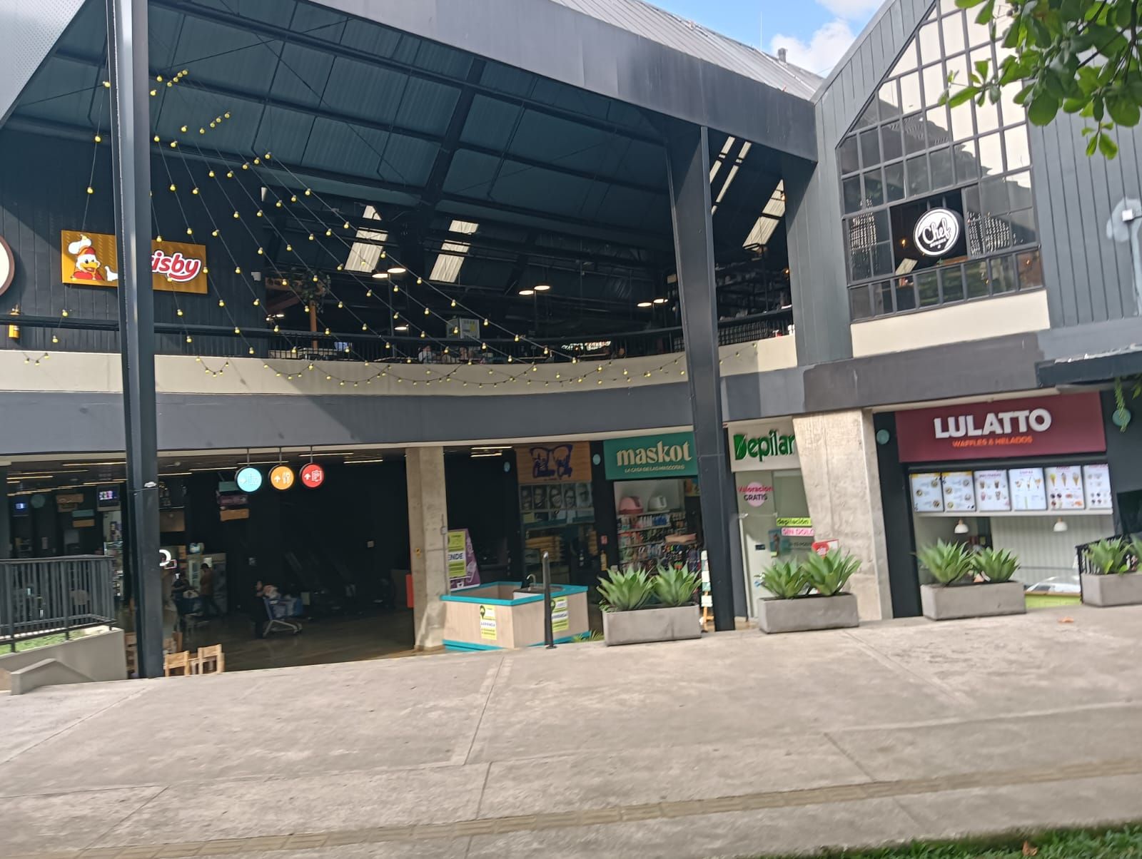 Local Comercial en arriendo o venta Antioquia Medellín Los Colores 11 m2 Habitaciones 0 Baños 0 Garajes 0 Precio venta $700000000 Precio arriendo $6600000