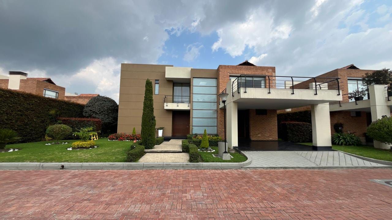 Casa en venta Cundinamarca Chía Br Santa Lucia 289 m2 Habitaciones 3 Baños 3 Garajes 2 Precio $1300000000