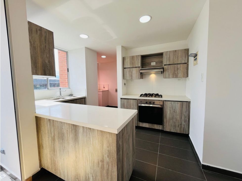 Apartamento en arriendo Antioquia Envigado Zúñiga 140 m2 Habitaciones 3 Baños 5 Garajes 2 Precio $7500000