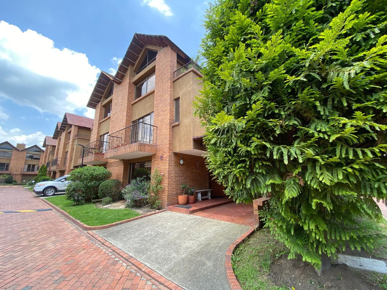 Casa en venta Cundinamarca Chía Cr Asturias De Santillana 275 m2 Habitaciones 4 Baños 4 Garajes 2 Precio $980000000