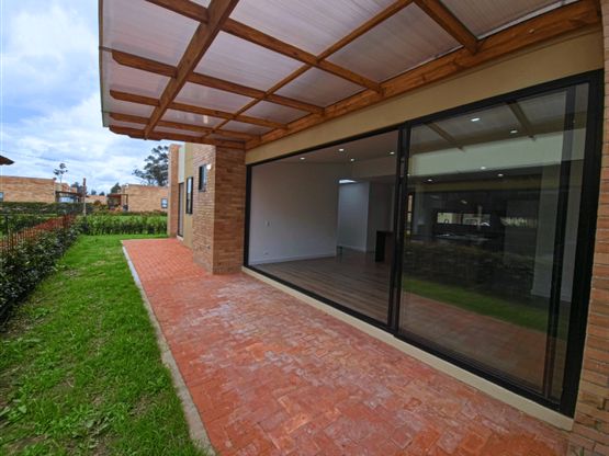 Casa en arriendo Cundinamarca Chía Urbanizacion Nuevo Milenio 128 m2 Habitaciones 3 Baños 4 Garajes 1 Precio $5800000