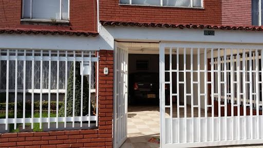 Casa en venta Cundinamarca Bogotá Modelia Occidental 380 m2 Habitaciones 4 Baños 4 Garajes 2 Precio $890000000