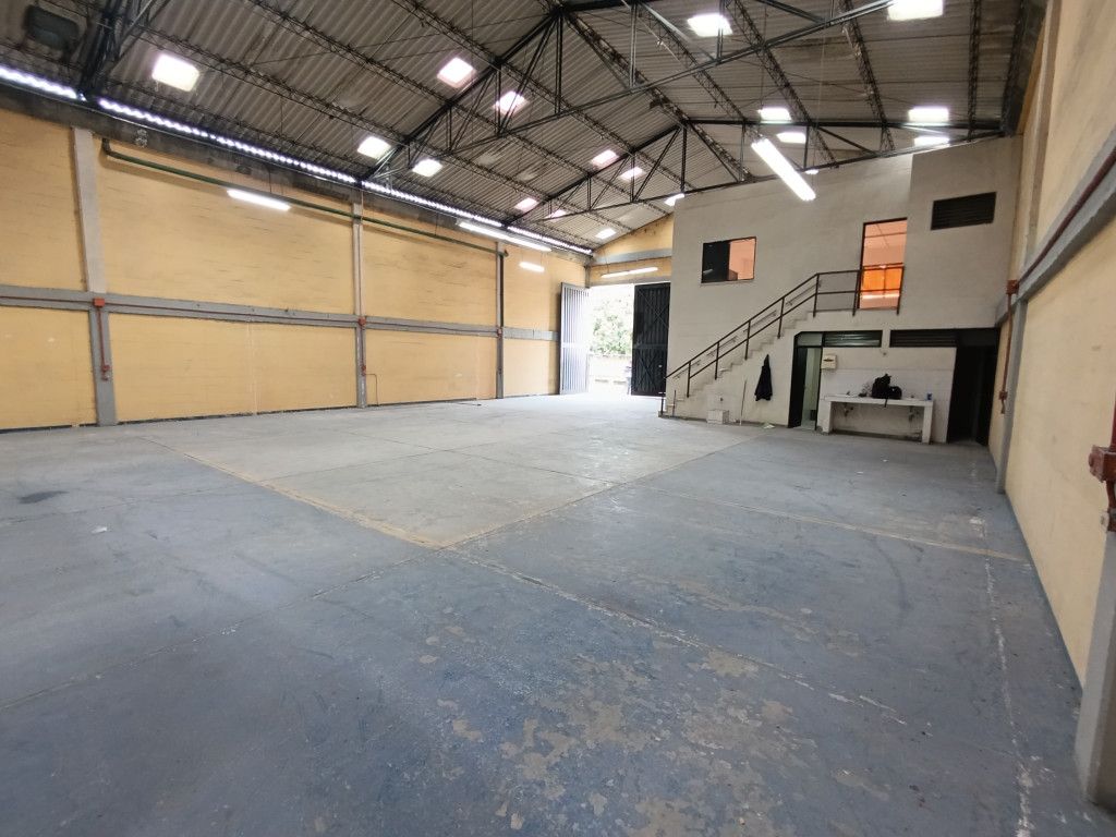 Bodega en arriendo Valle Del Cauca Cali Champagnat 430 m2 Habitaciones 0 Baños 4 Garajes 0 Precio $8000000