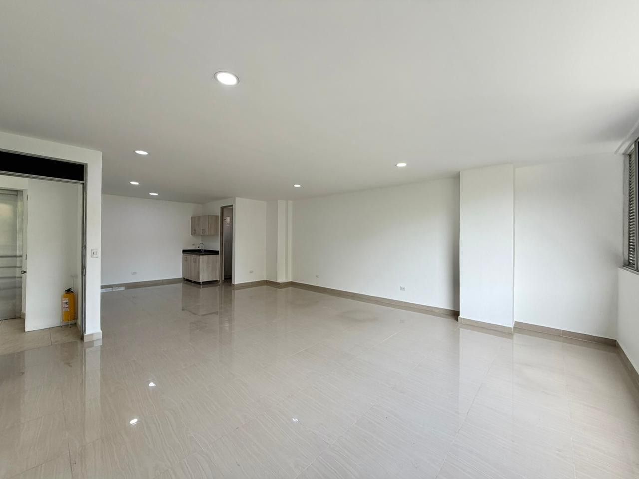 Oficina en arriendo Antioquia Medellín Calasanz 50 m2 Habitaciones 0 Baños 1 Garajes 0 Precio $2700000