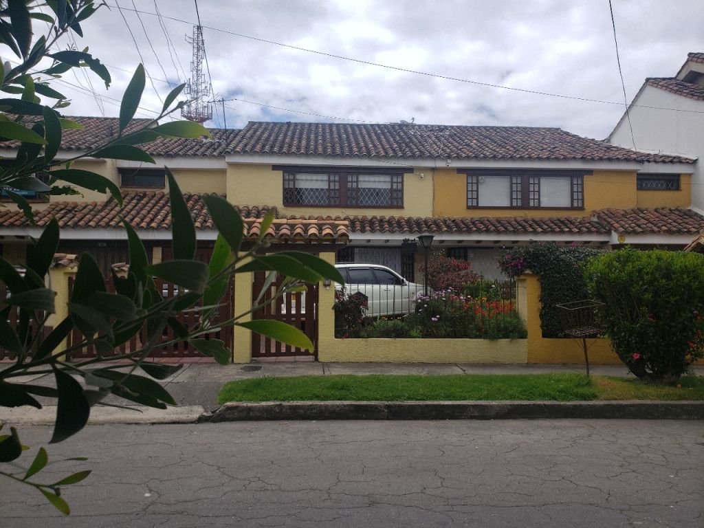 Casa en venta Cundinamarca Bogotá Niza Norte 336 m2 Habitaciones 4 Baños 3 Garajes 2 Precio $1200000000