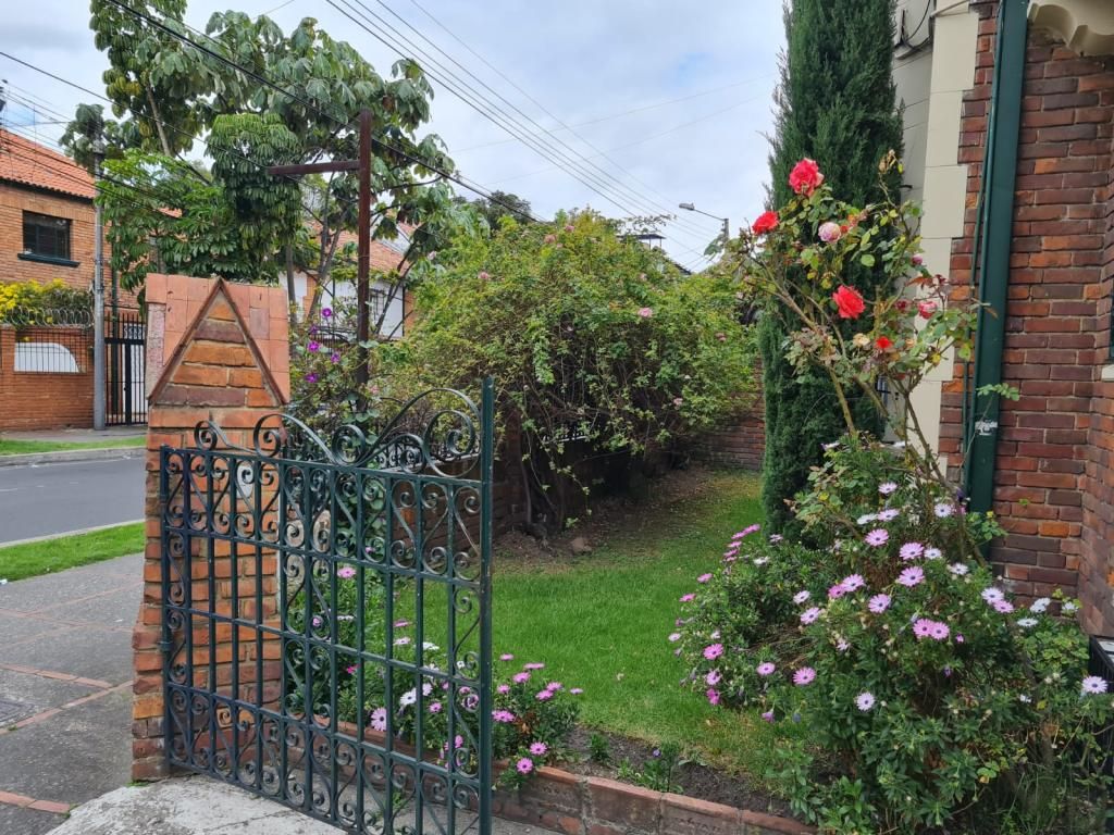 Casa en venta Cundinamarca Bogotá Quinta Camacho 690 m2 Habitaciones 6 Baños 6 Garajes 2 Precio $3200000000