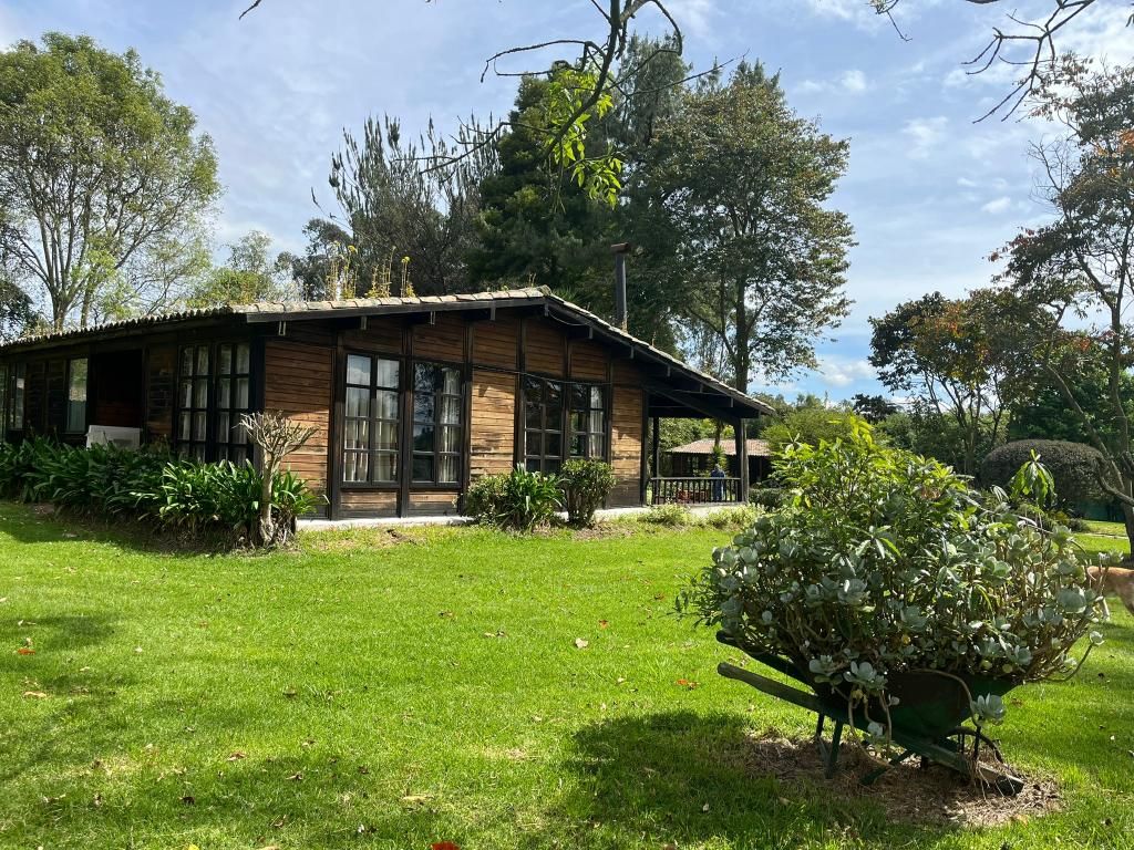 Finca en venta Cundinamarca Chía Ub Los Geranios 550 m2 Habitaciones 10 Baños 7 Garajes 15 Precio $1800000000