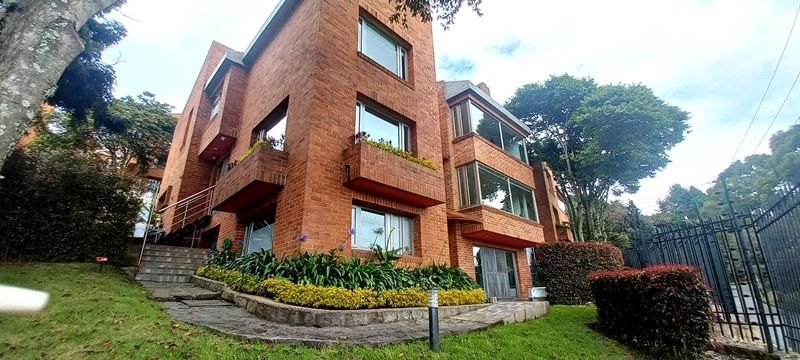 Casa en venta Cundinamarca Bogotá Suba Naranjos 321 m2 Habitaciones 3 Baños 5 Garajes 6 Precio $1920000000