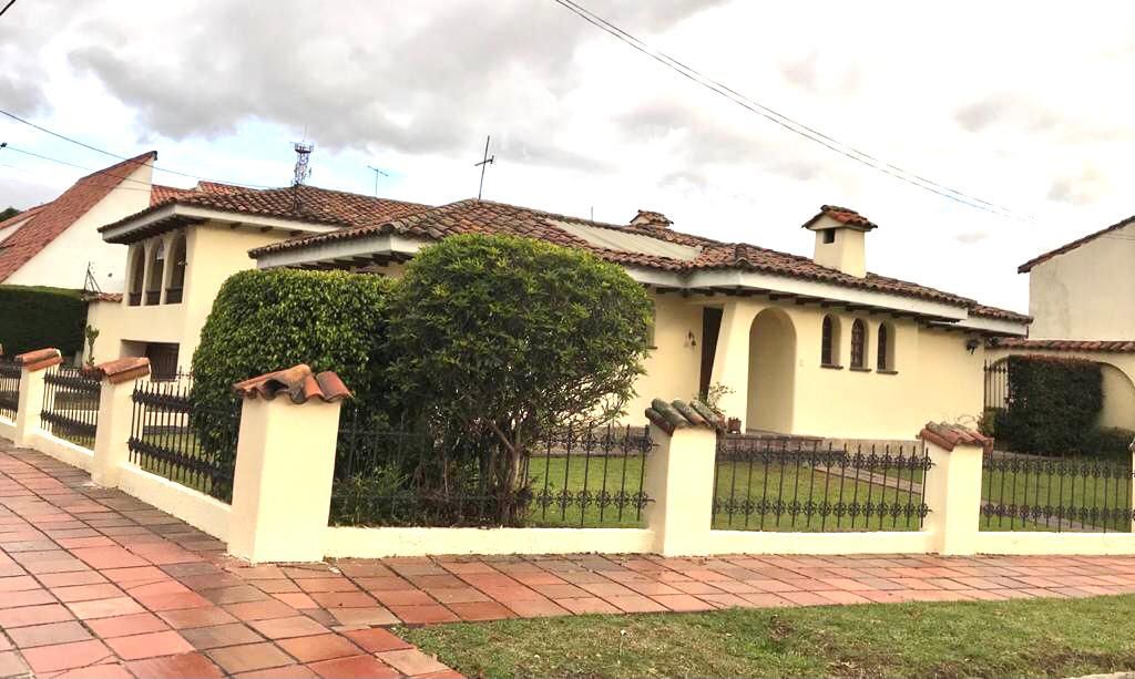 Casa en venta Cundinamarca Bogotá Niza Suba 415 m2 Habitaciones 4 Baños 6 Garajes 3 Precio $1650000000