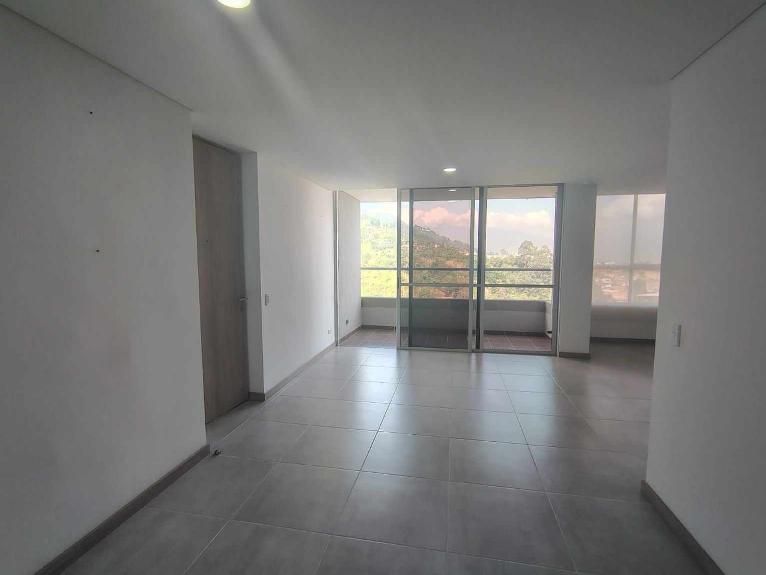 Apartamento en arriendo Antioquia Envigado El Salado 86 m2 Habitaciones 2 Baños 2 Garajes 1 Precio $3850000