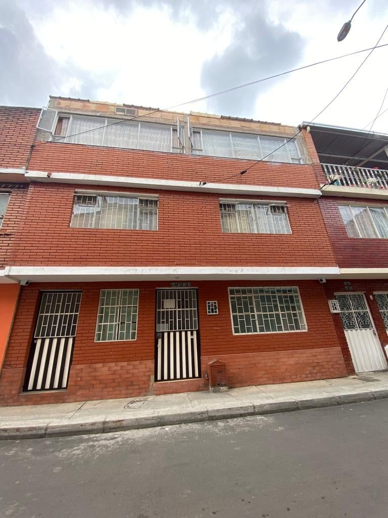 Casa en venta Cundinamarca Bogotá El Rincon 136 m2 Habitaciones 6 Baños 4 Garajes 0 Precio $420000000