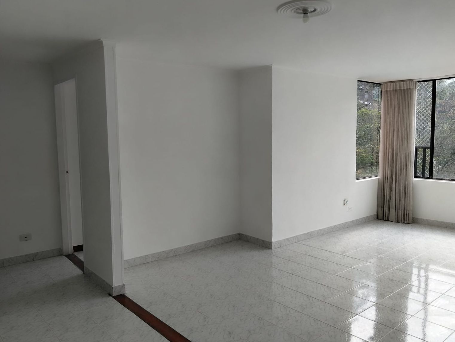 Apartamento en arriendo Antioquia Medellín Las Lomas No 1 90 m2 Habitaciones 3 Baños 2 Garajes 2 Precio $3800000