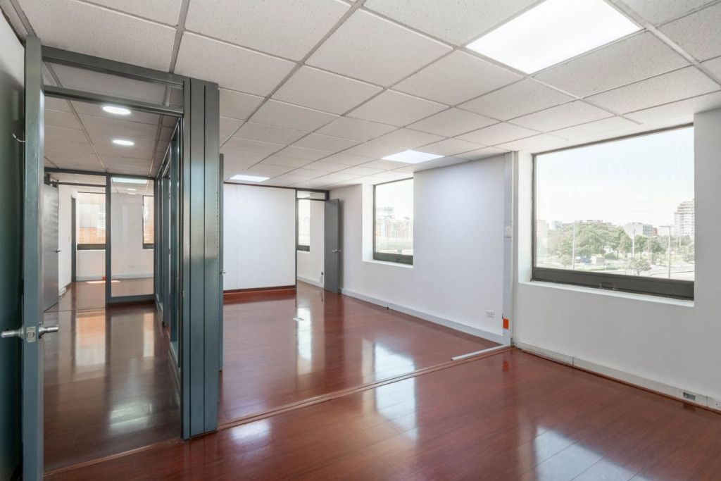 Oficina en arriendo Cundinamarca Bogotá Santa Bibiana 147 m2 Habitaciones 0 Baños 2 Garajes 4 Precio $10800000