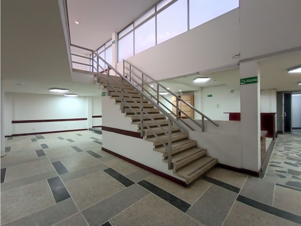 Local en arriendo o venta Cundinamarca Bogotá Chapinero Central 250 m2 Habitaciones 0 Baños 3 Garajes 0 Precio venta $2400000000 Precio arriendo $15800000