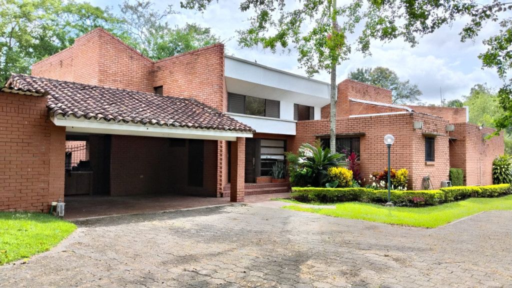 Casa en venta Valle Del Cauca Cali Parcelaciones Pance 292 m2 Habitaciones 5 Baños 4 Garajes 2 Precio $1600000000