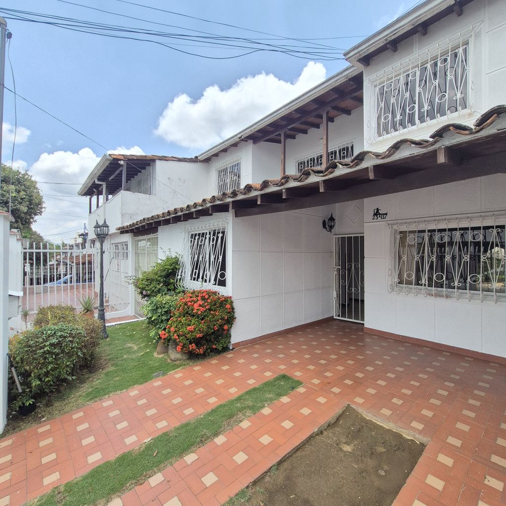 Casa en arriendo Santander Bucaramanga Provenza 215 m2 Habitaciones 5 Baños 3 Garajes 2 Precio $3200000