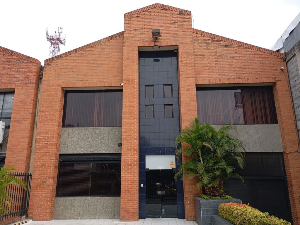 Oficina en venta Valle Del Cauca Cali Calima 1415 m2 Habitaciones 0 Baños 0 Garajes 12 Precio $3000000000