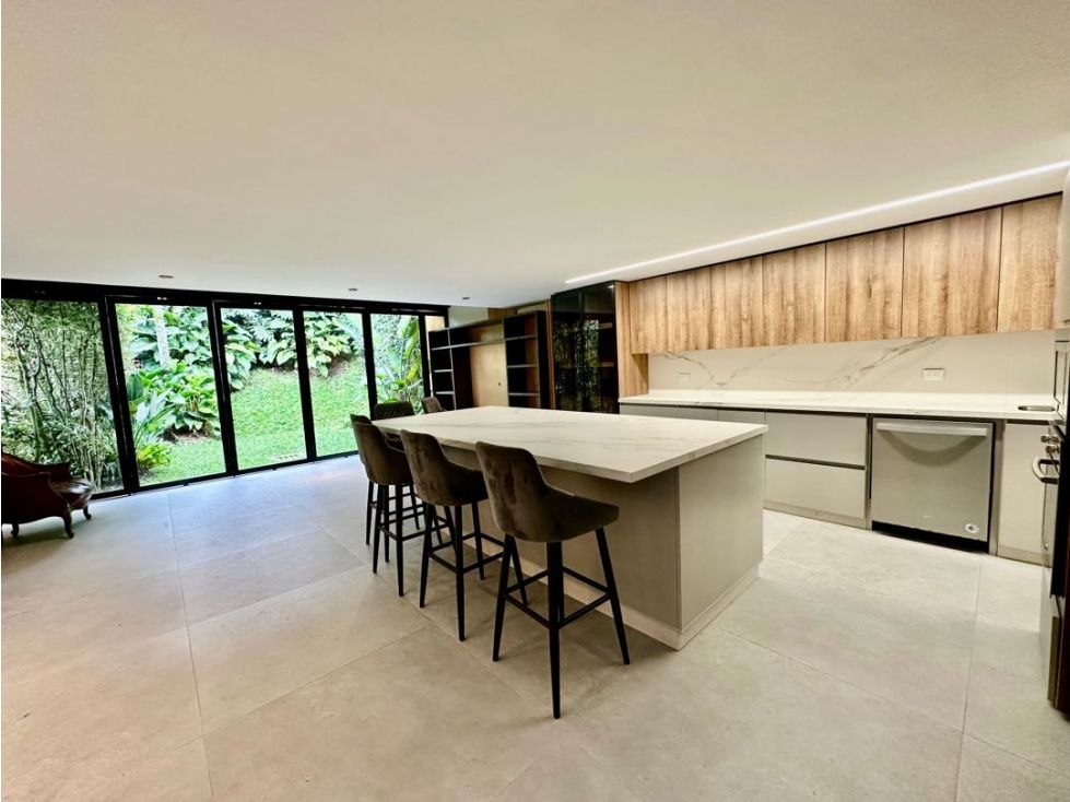 Casa en arriendo Antioquia Envigado Envigado 210 m2 Habitaciones 3 Baños 4 Garajes 3 Precio $12250000