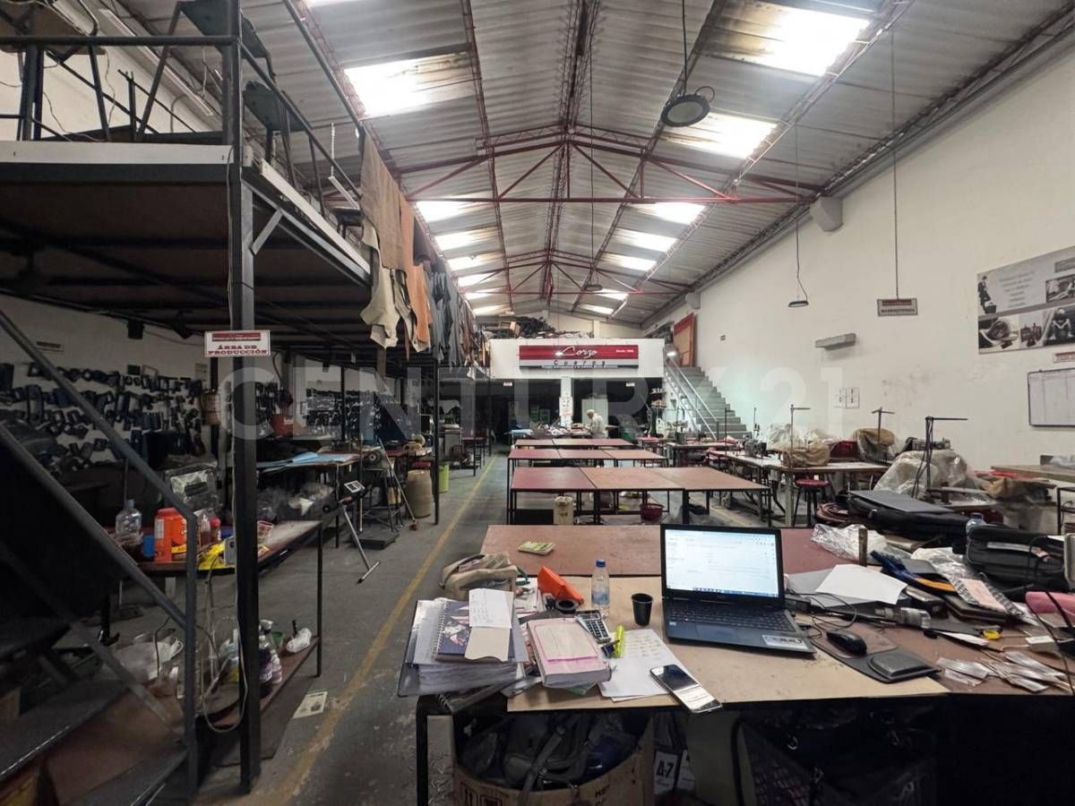 Bodega en venta Cundinamarca Bogotá Carvajal 1 600 m2 Habitaciones 0 Baños 2 Garajes 0 Precio $2280000000