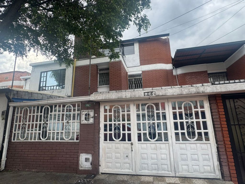 Casa en venta Cundinamarca Bogotá Calvo Sur 270 m2 Habitaciones 3 Baños 3 Garajes 1 Precio $660000000