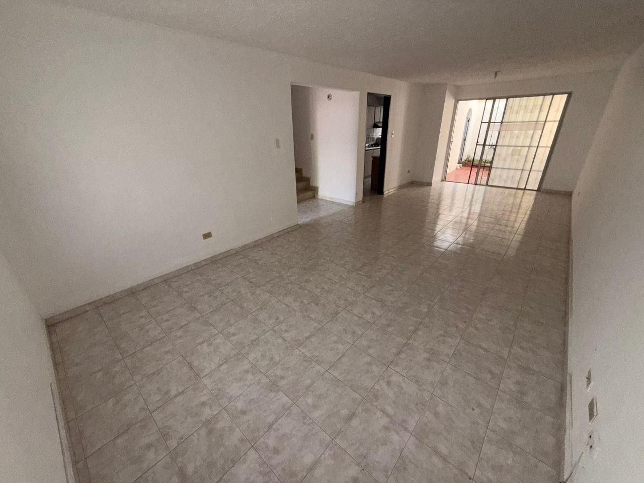 Casa en venta Valle Del Cauca Cali Ciudad Capri 270 m2 Habitaciones 5 Baños 3 Garajes 2 Precio $570000000