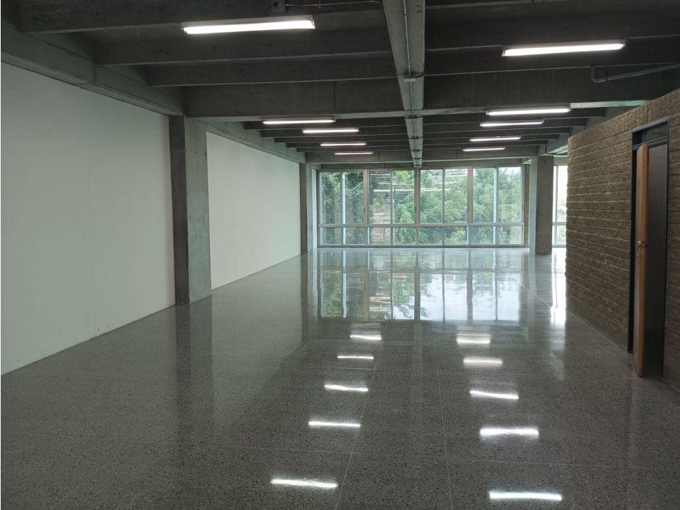 Oficina en arriendo Antioquia Medellín La Aguacatala 215 m2 Habitaciones 0 Baños 2 Garajes 2 Precio $12921060